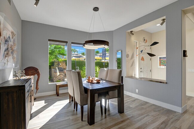 Building Photo - 440 Desert Holly Dr