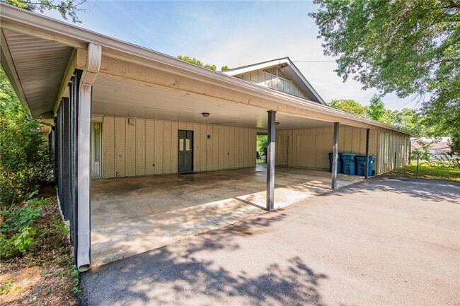 Building Photo - 107 NW Winfield Ln