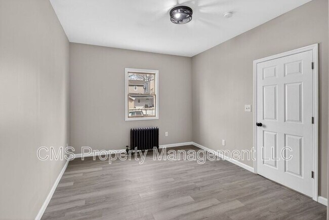 Building Photo - 378 Grand St