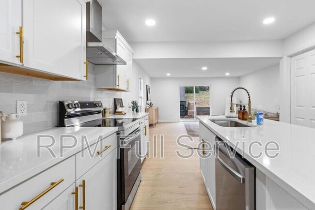 Building Photo - 1025 42nd Ave N