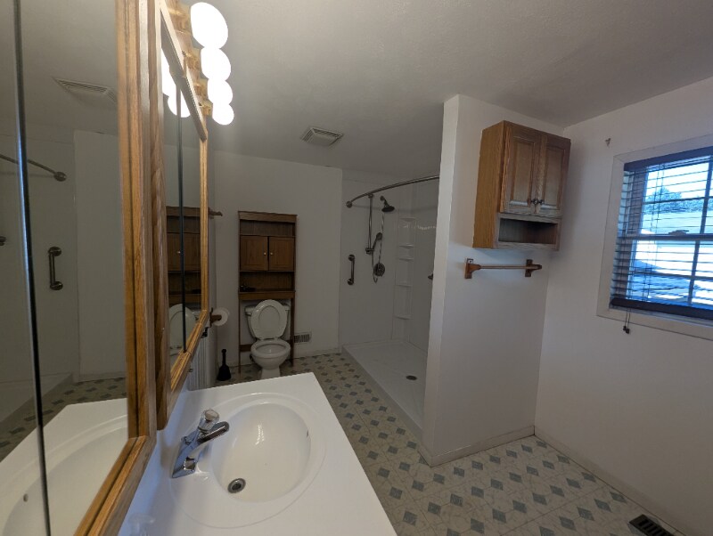 Building Photo - 1513 Wampanoag Dr