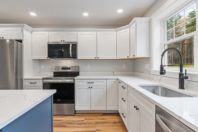 Building Photo - 18 Buttonwood Pl