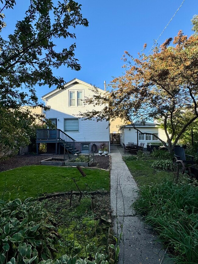 Building Photo - 2602 W Winona St