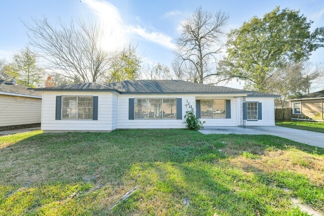 Building Photo - 1206 Houston Ave