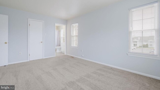 Building Photo - 211 Mews Dr