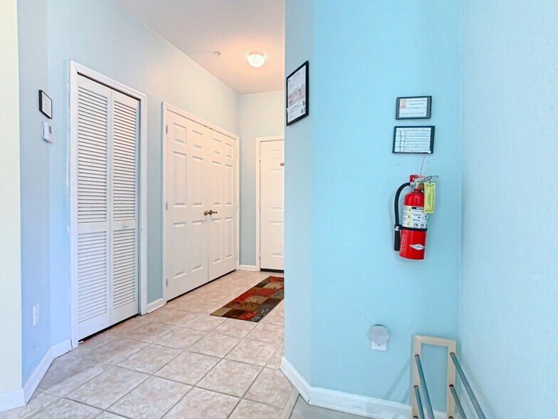 Building Photo - 8107 Coconut Pl