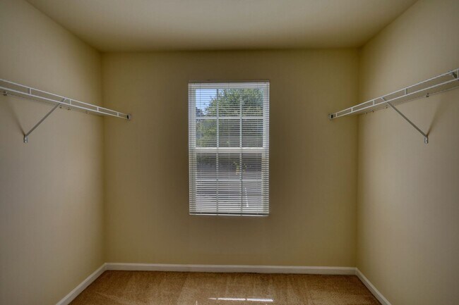 Building Photo - Charming 3BR House in Hampton