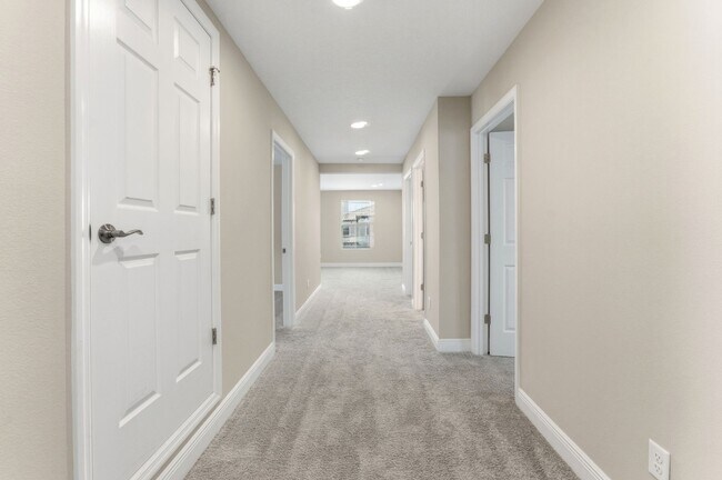 Building Photo - Absolutely Stunning 4 BR + LOFT + OFFICE/2.5 Bath/2 Car Garage home in Starkey Ranch!