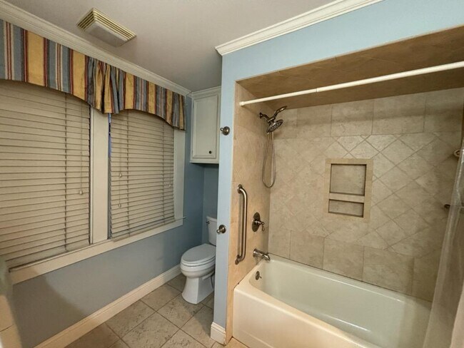 Building Photo - 1129 Cortlandt St