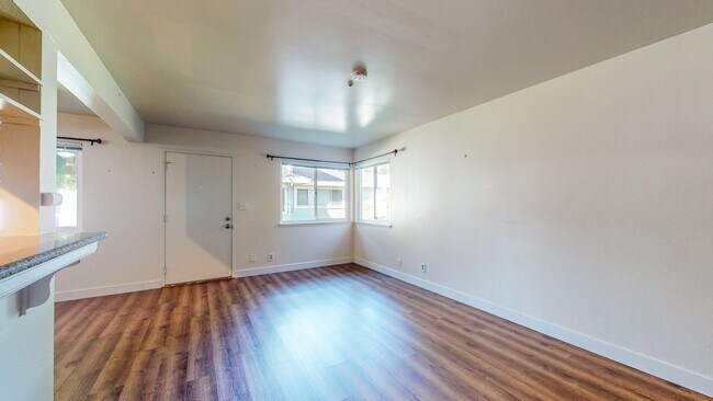 Building Photo - Rent Special! $100 off every month for duration of 1 year lease if moved in by February 1st! 2 St...