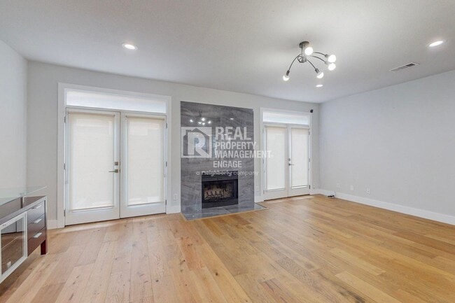 Building Photo - Highly Upgraded 2-Bedroom Townhome Available for Rent!