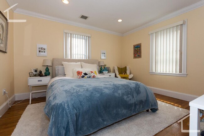 Building Photo - No Security Deposit, Heat, Hot Water Inclu...