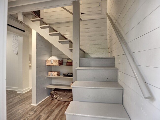 Building Photo - 315 Pine Grove Rd
