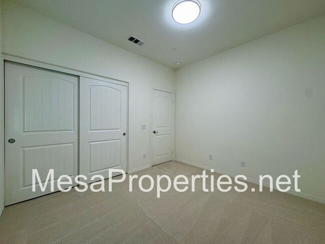 Building Photo - 3244 E Yellowstone Dr