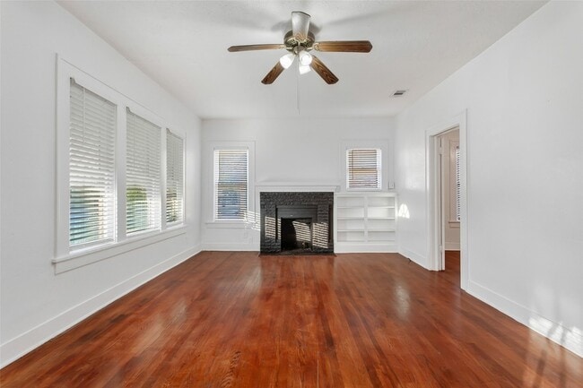 Building Photo - 5708 Live Oak St