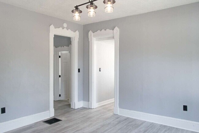 Building Photo - Student Housing Near the University of Dayton – Rent is $750 per bedroom (3 students), total leas...