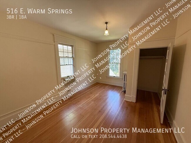 Building Photo - 516 E Warm Springs Ave