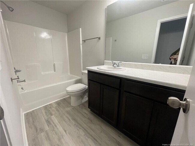 Building Photo - 116 Phillips St