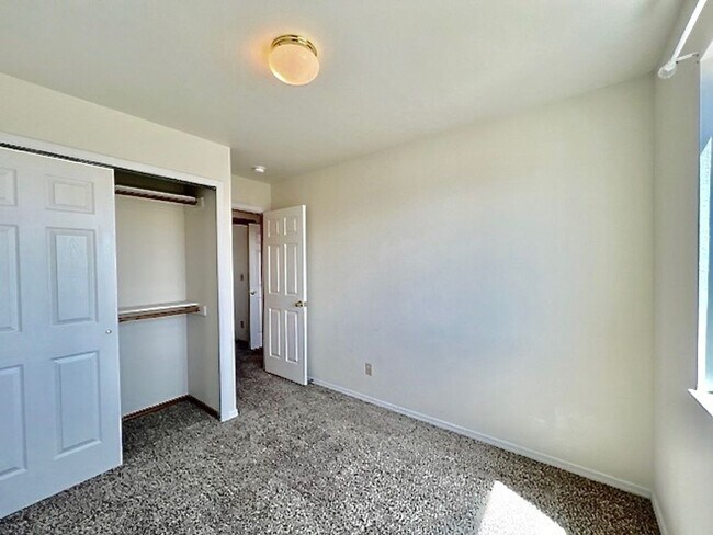 Building Photo - 4 Bedroom Home in Pronghorn Glen with Mountain Views