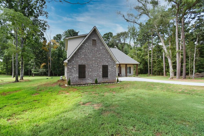Building Photo - Beautiful 5 Bed 4 Bath Home in Ruston!