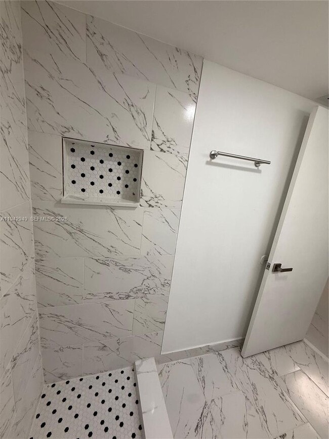 Building Photo - 9937 Nob Hill Pl