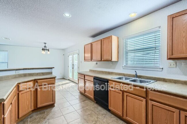 Building Photo - 10202 Maple Ranch