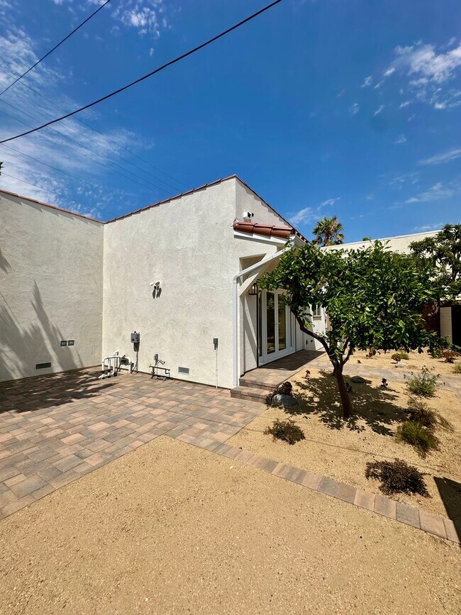Building Photo - 1135 Scofield Dr
