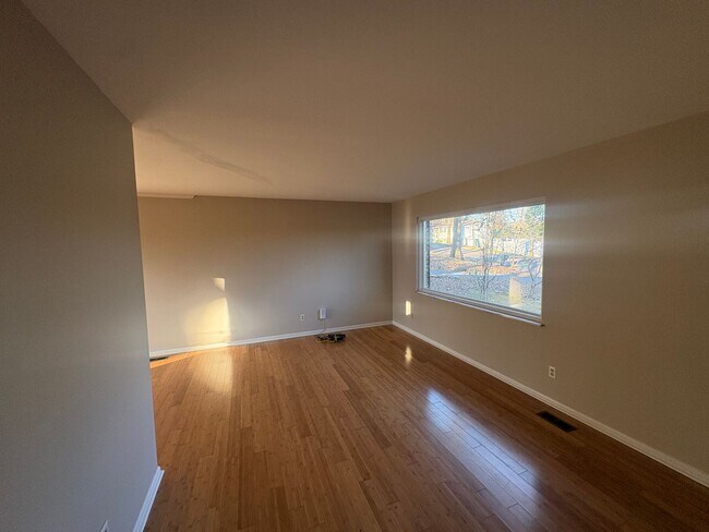 Building Photo - Cozy West Knoxville 3BR/1.5BA Home