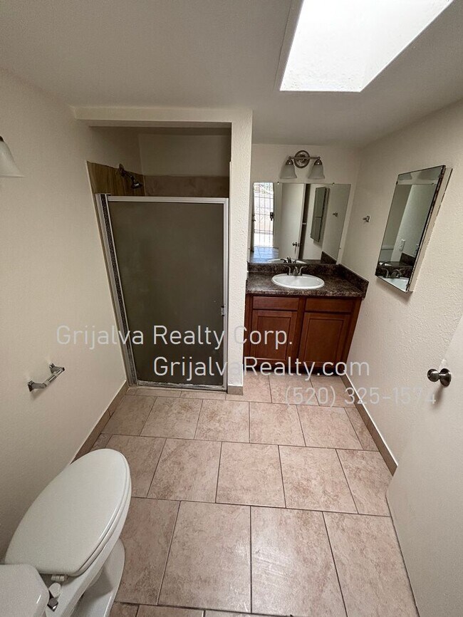 Building Photo - 3648 E Blacklidge Dr