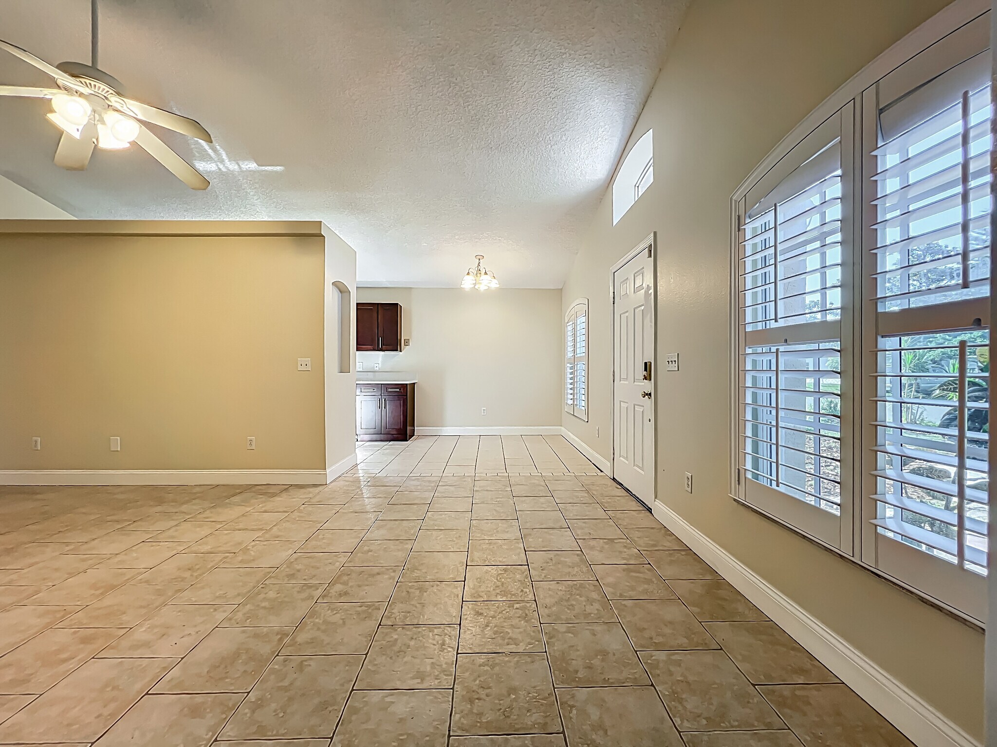 Building Photo - 1115 Naples Dr