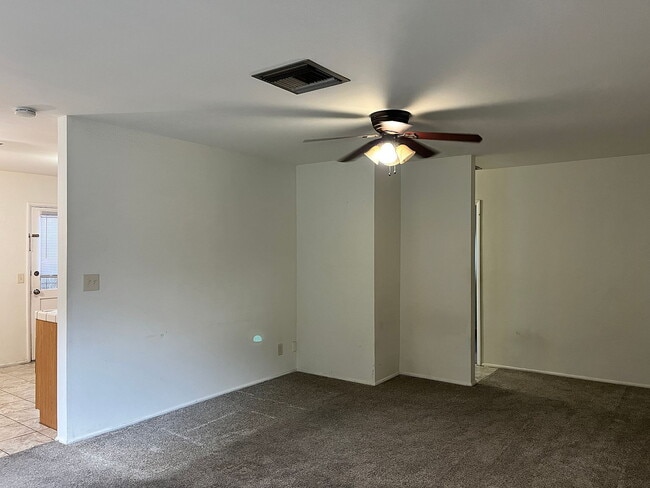 Building Photo - 44136 Fairhaven Dr