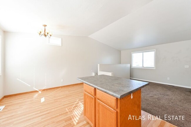 Building Photo - Coming SOON !!! Cozy 3-Bedroom Home in Sou...