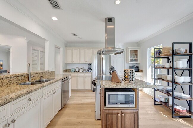 Building Photo - 11839 Pebblewood Dr