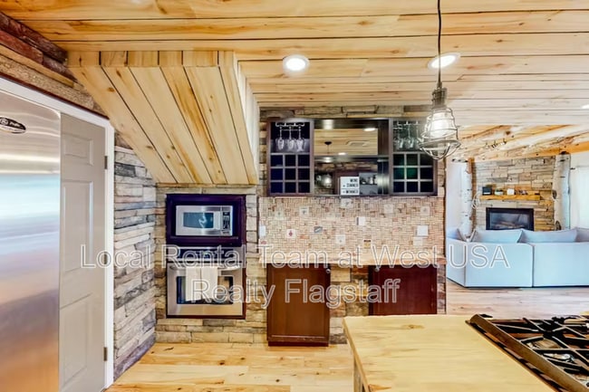 Building Photo - 1105 W Overland Pass Dr