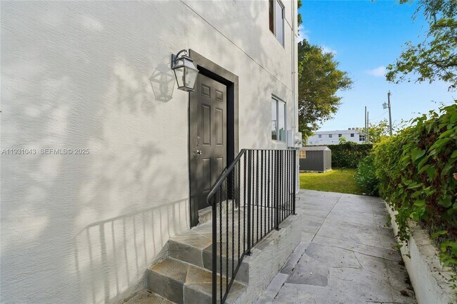 Building Photo - 1590 NW 38th St