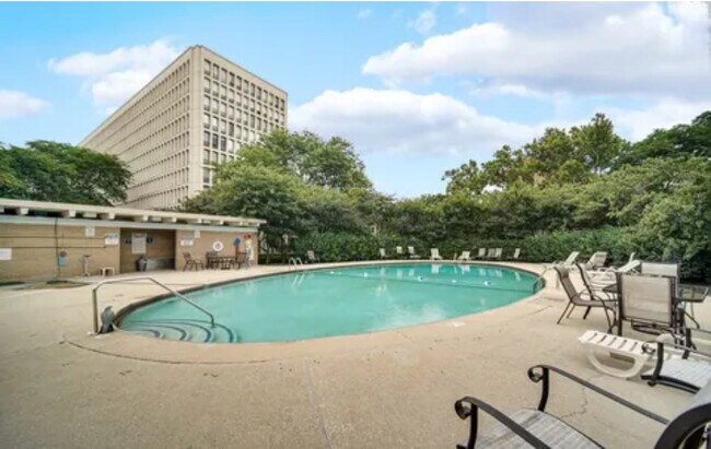 Building Photo - 1401 E 55th St
