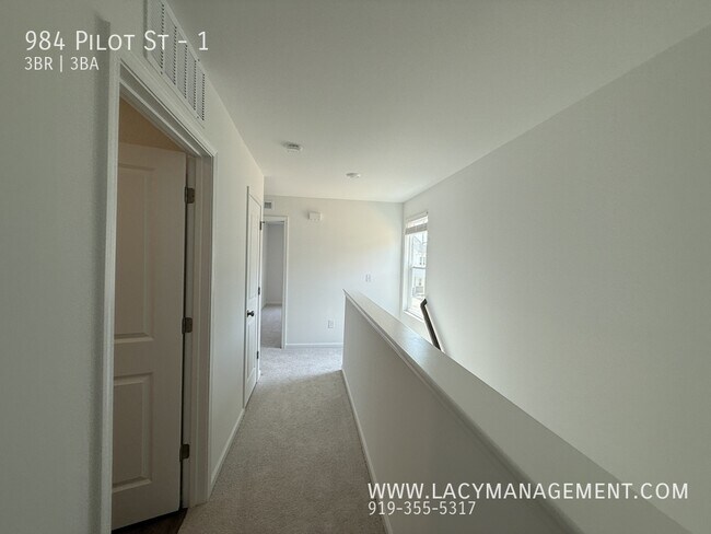 Building Photo - 984 Pilot St