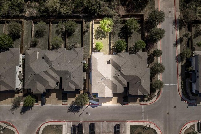Building Photo - 13400 Briarwick Dr