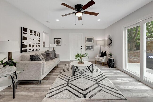 Building Photo - 6660 17th Ln N