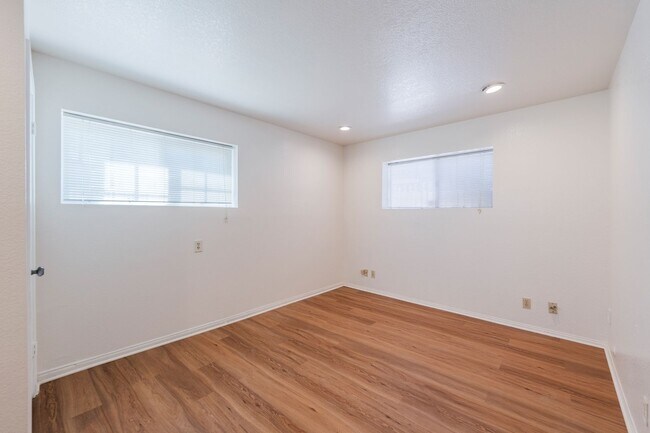 Building Photo - 1218 Portola Ave