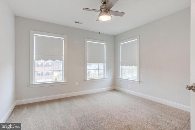 Building Photo - 15392 Ballerina Lp