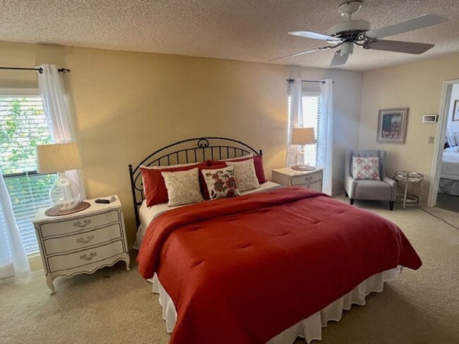 Building Photo - Golf Course Pool Home with 4 Bedrooms!