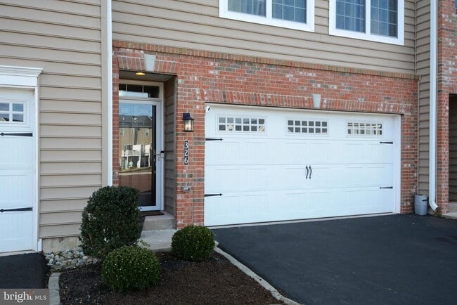 Building Photo - 326 W Hamlin Ave