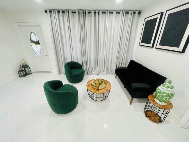 Building Photo - 5537 SW 6th St