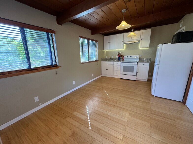 Building Photo - 3819 Linden Ln