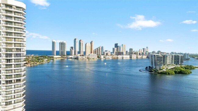 Building Photo - 3500 Mystic Pointe Dr