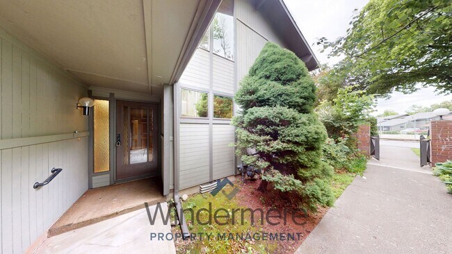 Building Photo - 601 Village Way