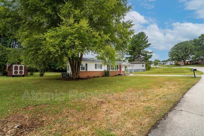 Building Photo - 815 Julianne Dr