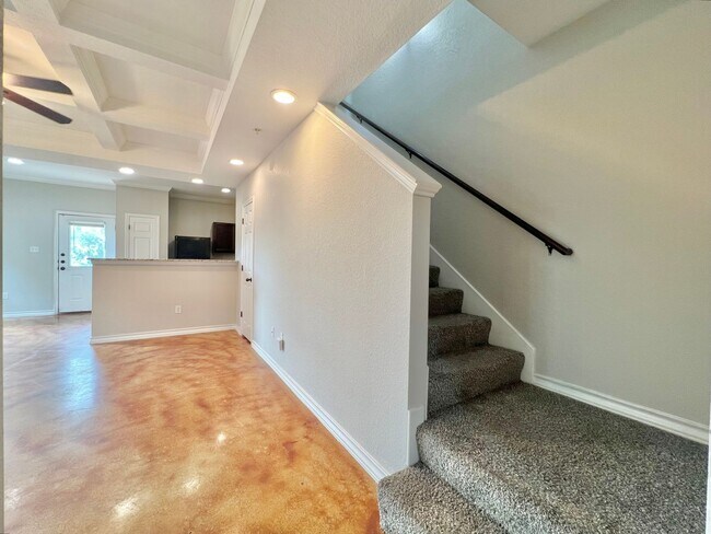 Building Photo - 3 bed 2.5 bath conner townhome $1,345