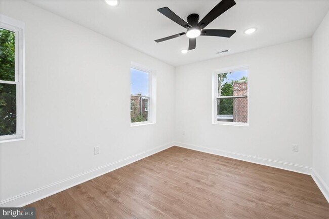 Building Photo - 2534 S 61st St